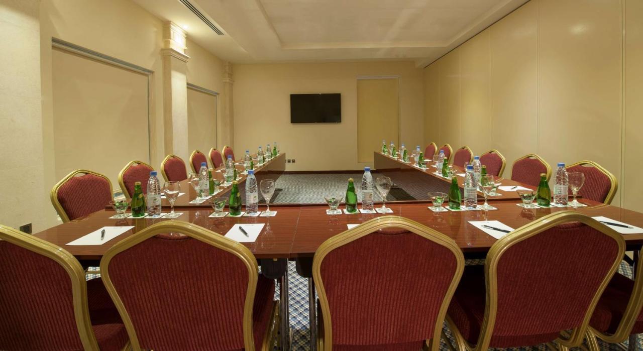 Radisson Blu Hotel, Dhahran 4*