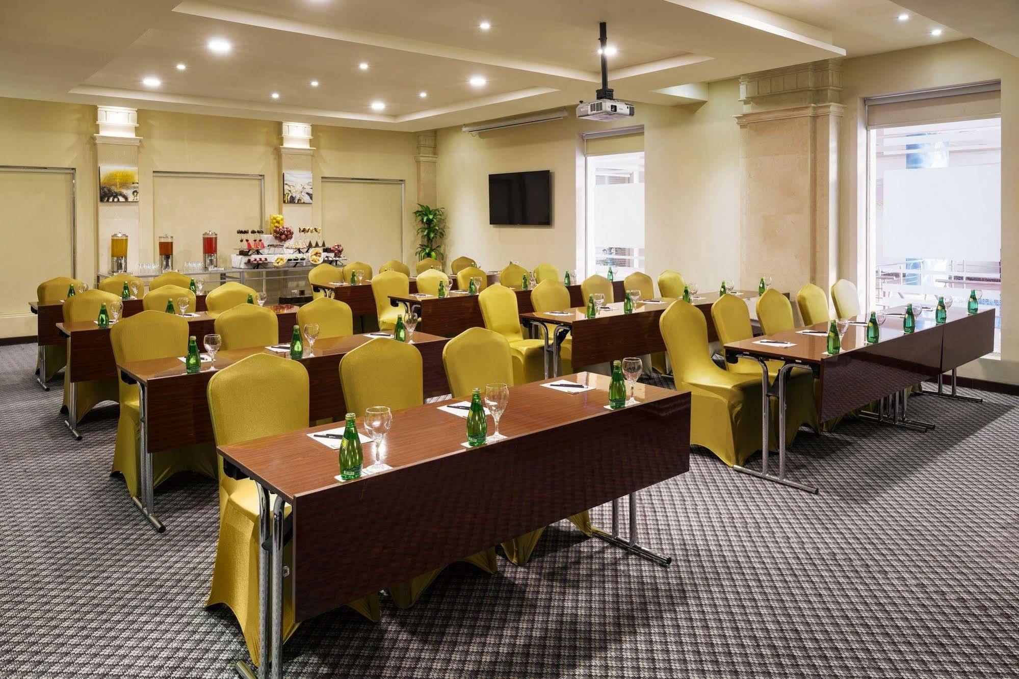 Radisson Blu Hotel, Dhahran 4*